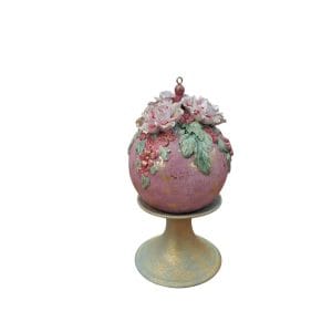 Sfera ceramica rosa con gardenie